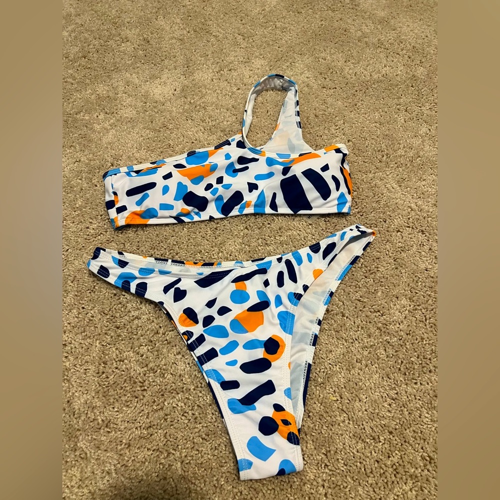 BRAND NEW NEVER BEEN WORN!